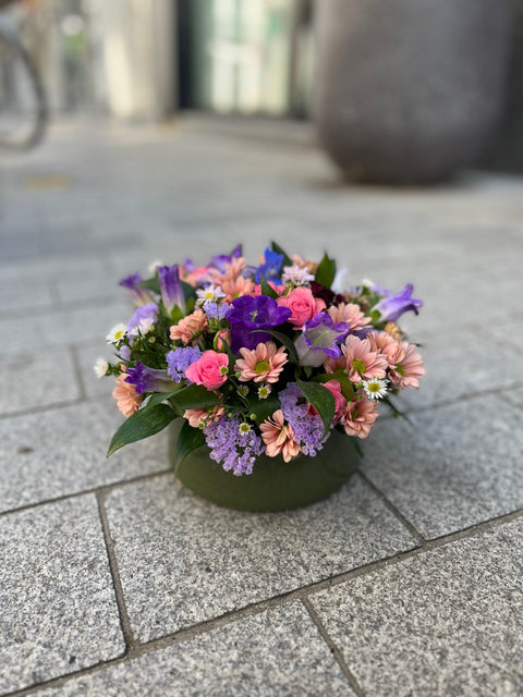 VERSE BLOEMEN - bloemstuk met paars/roze kleuren
