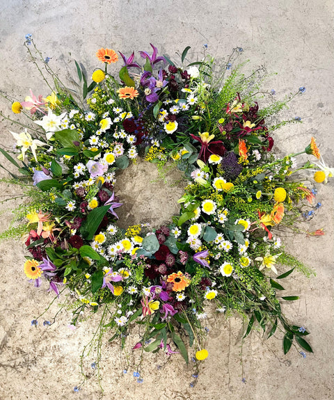 VERSE BLOEMEN - ROUW - Kleurrijke wilde krans