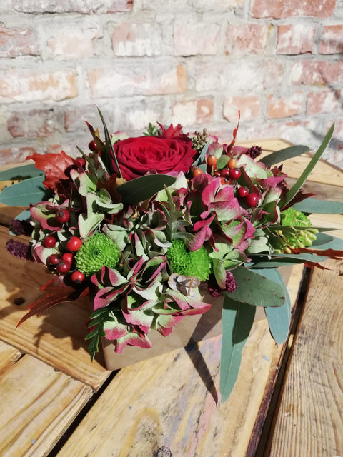 VERSE BLOEMEN - Klassiek bloemstuk met rode rozen