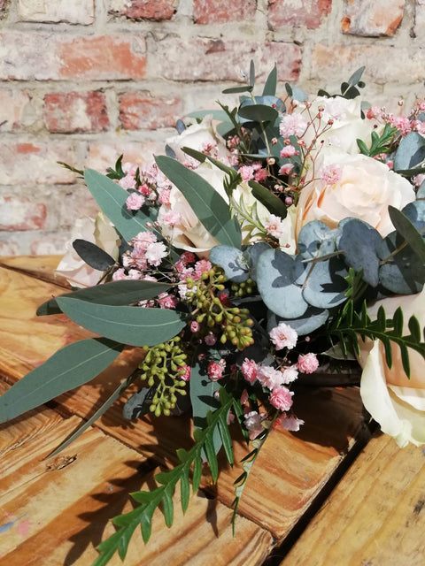 VERSE BLOEMEN - rond bloemstuk met rozen