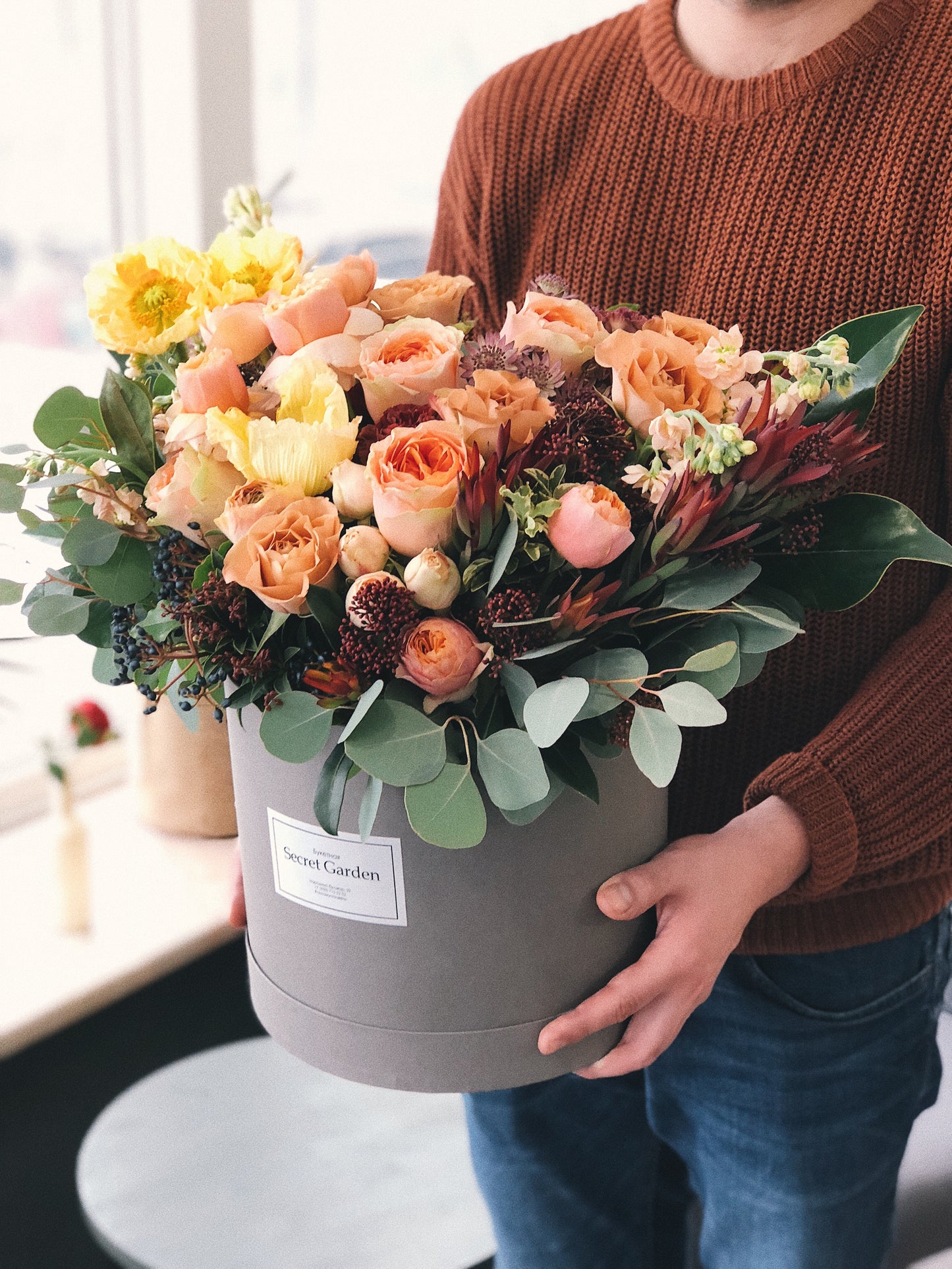 VERSE BLOEMEN - Rond boeket met gemengde rozen