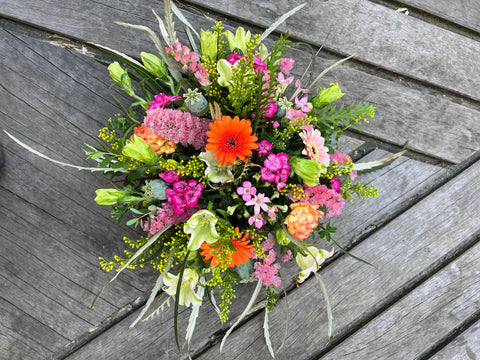 VERSE BLOEMEN - bloemstuk met zomerse kleuren