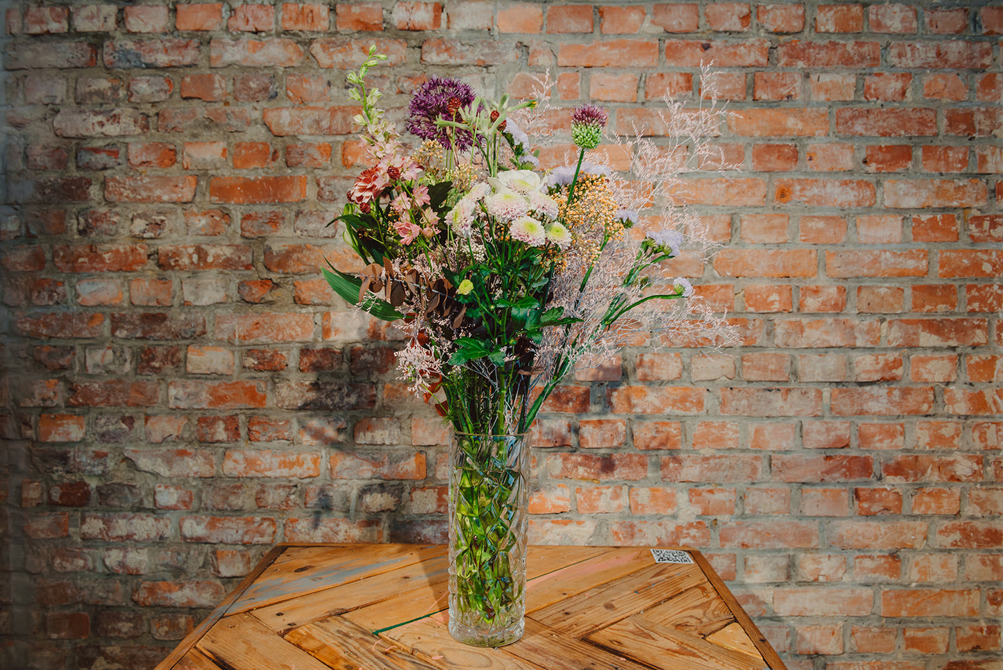 Veldboeket met seizoensbloemen