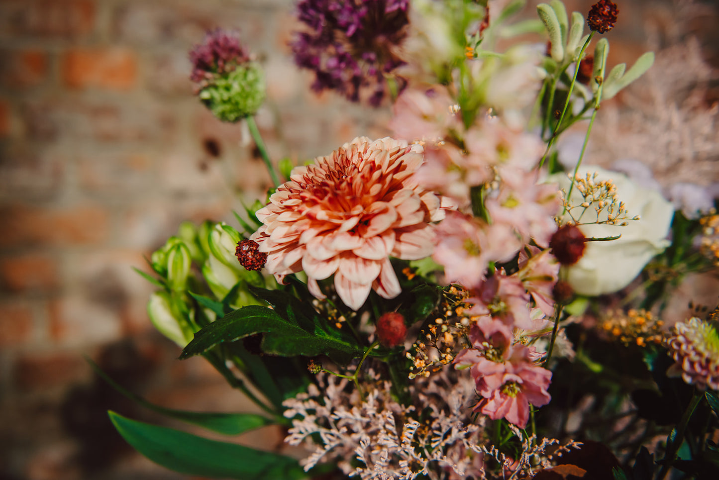 Veldboeket met seizoensbloemen