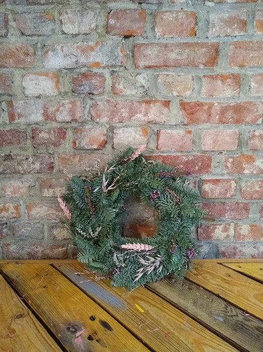 KERST - KRANS met kerstgroen en roze decoratie