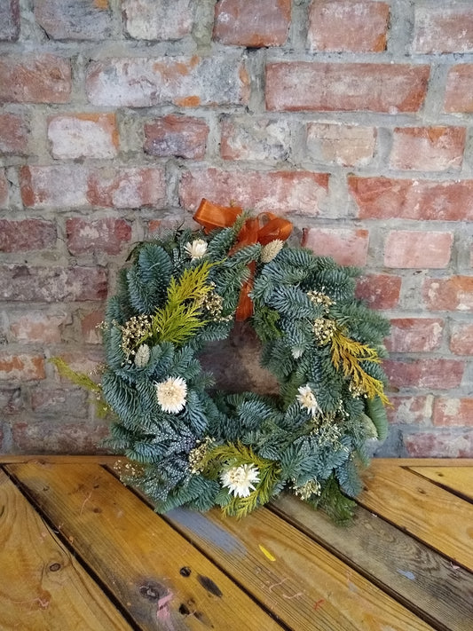 KERST - KRANS met kerstgroen en oranje decoratie