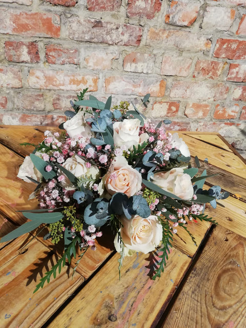 VERSE BLOEMEN - rond bloemstuk met rozen